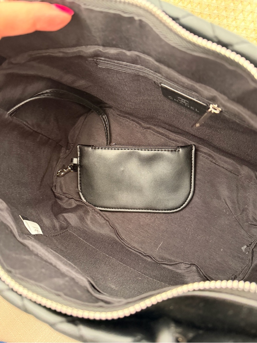 CHANEL Black Quilted Tote with Signature CC Patch Cambon tote - Picture 3 of 3